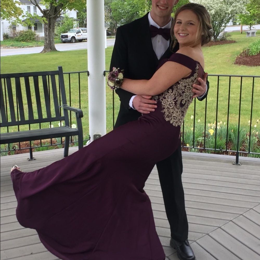 Beautiful prom dress! - Picture 4 of 8